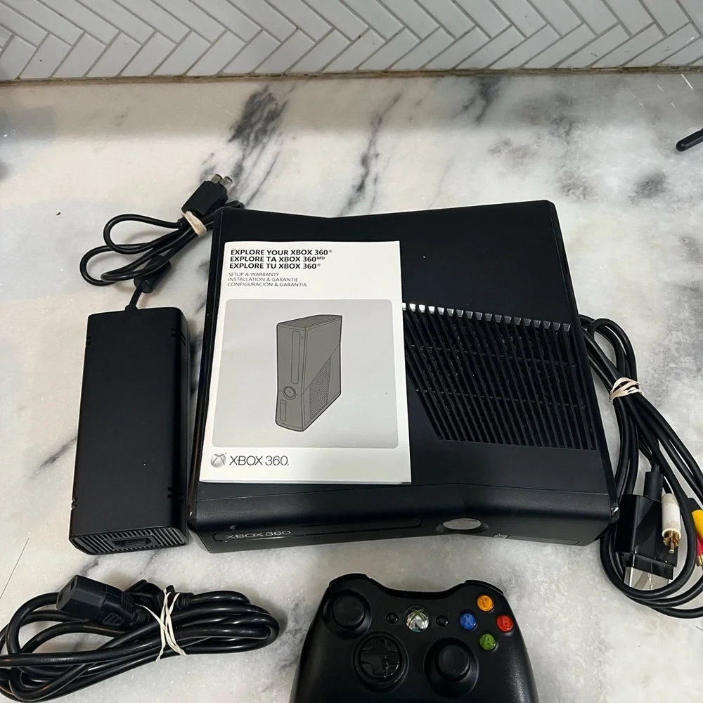 Microsoft Xbox 360 S 4GB Black Home Console - Model 1439